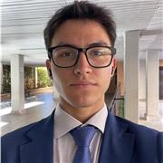 Profesor con experiencia en tutorías y ayudantías universitarias.